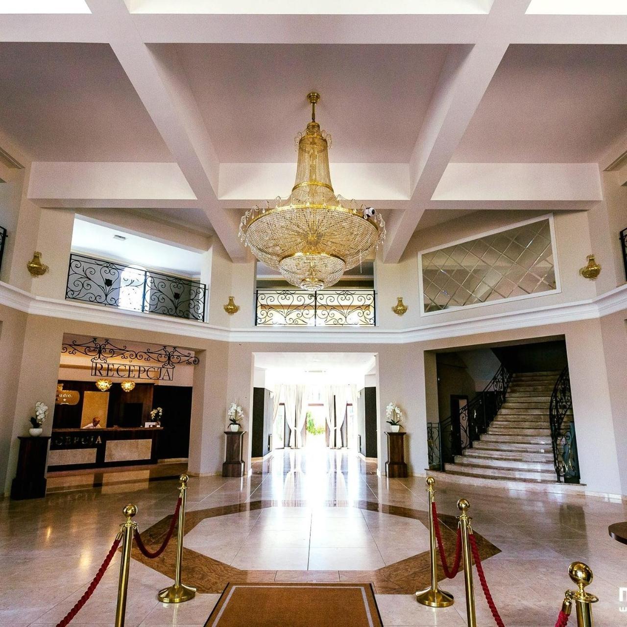 Hotel Rozdroze Nieborów エクステリア 写真